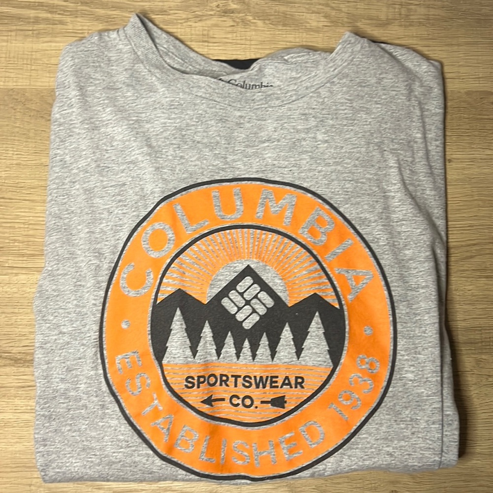 Columbia T-shirt